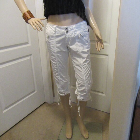 Ladies Size 5 Capri's – Capri Collection Garage - Picture 1 of 16